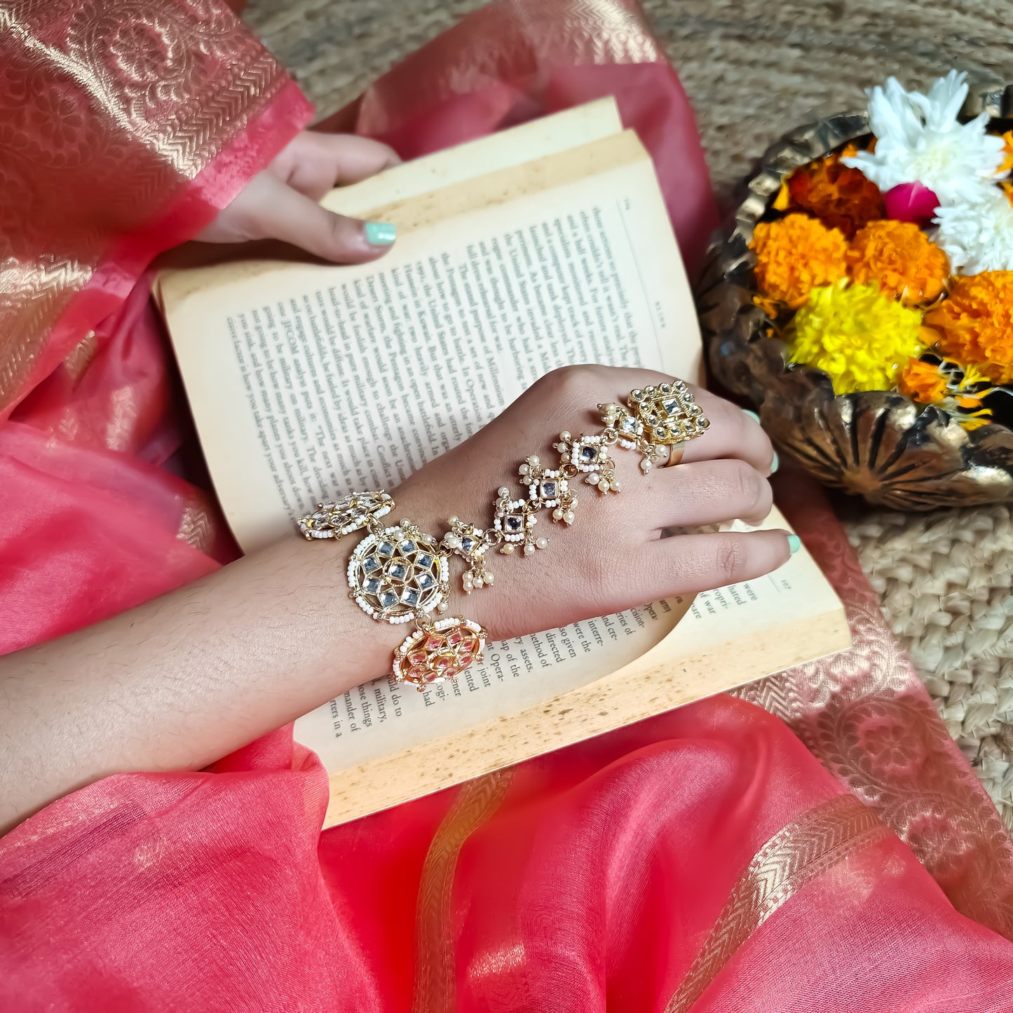Sheena Dabi Kundan Haathphool ( Suitable for size upto 2.8)