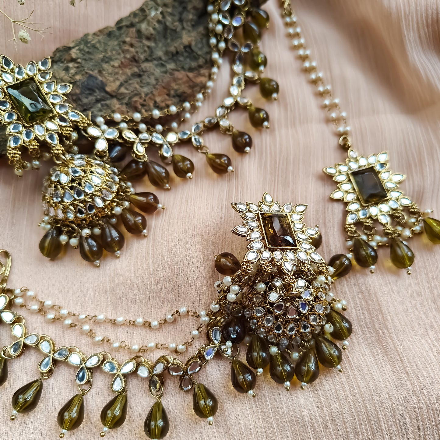 Manavi Mirror Jhumka with Teeka & Sahara- Mehendi Green