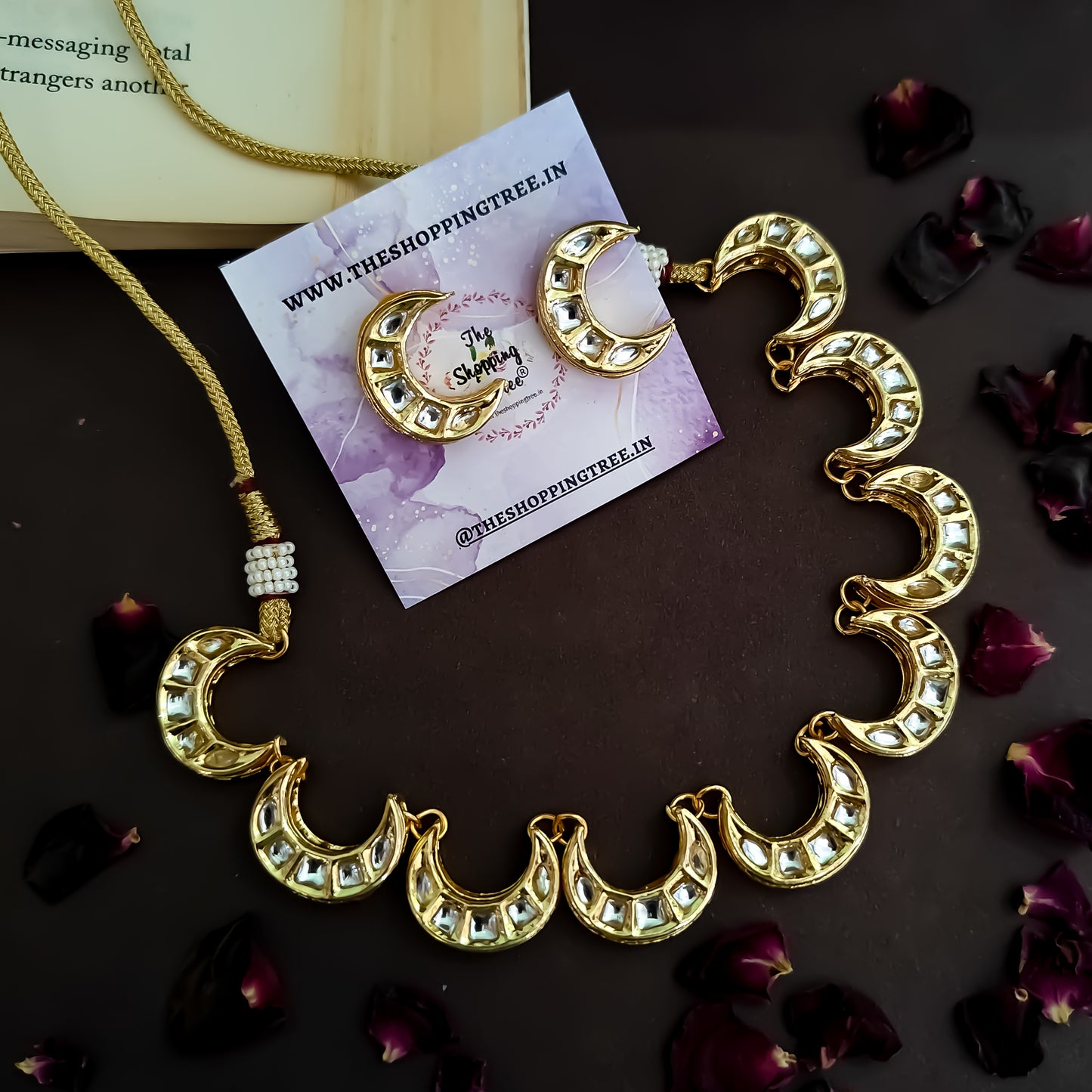 Kundan Chand Golden Necklace Set