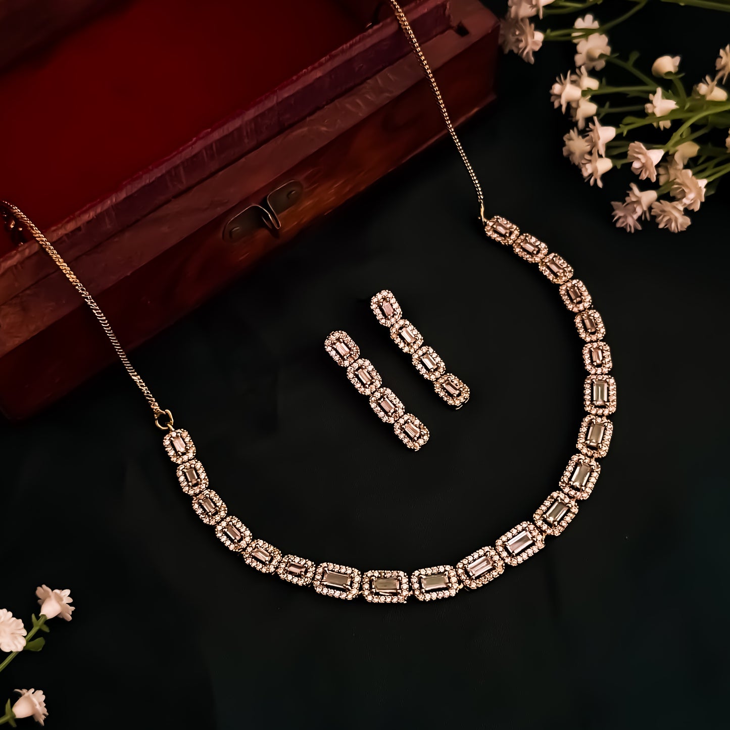 Maxine Minimal AD Necklace Set - Golden