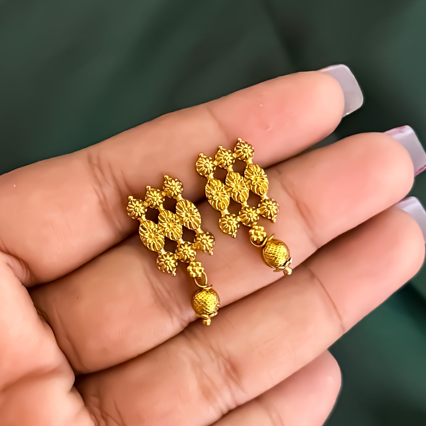 Vitasta Temple Necklace Set - Golden