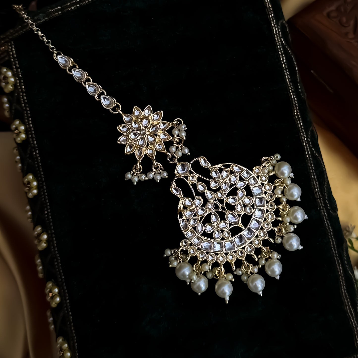 Vaidehi Kundan Pearl Maang Teeka - Golden