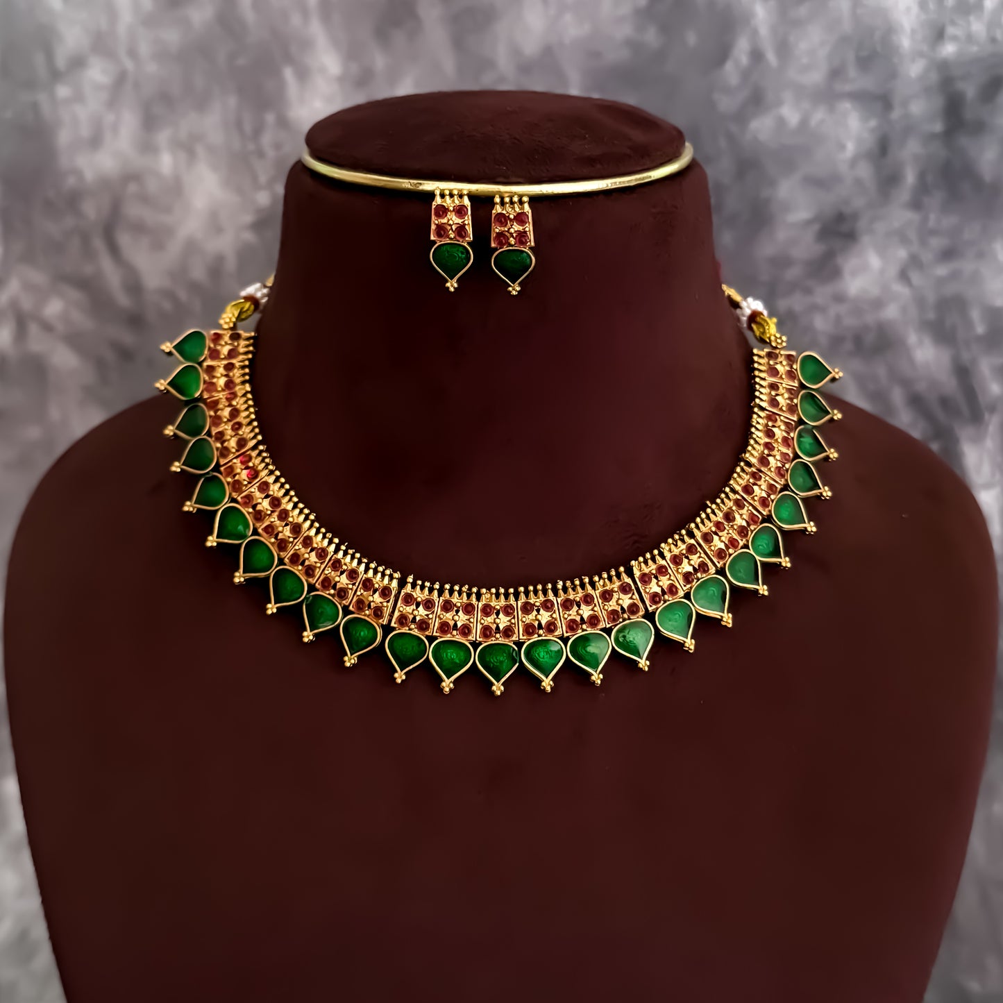 Vrikshika Leaf Motif Necklace Set