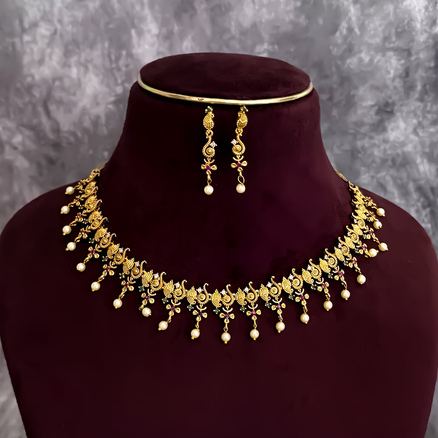 Aahna Minimal AD Necklace Set