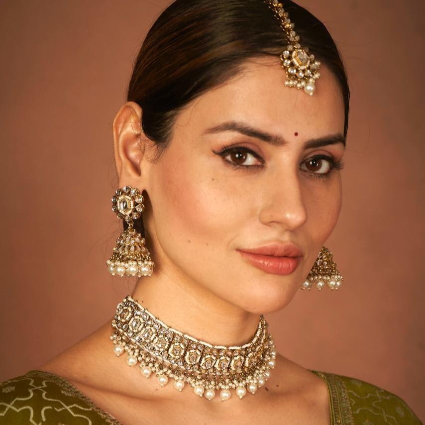 Debina Kundan Necklace Set - Golden