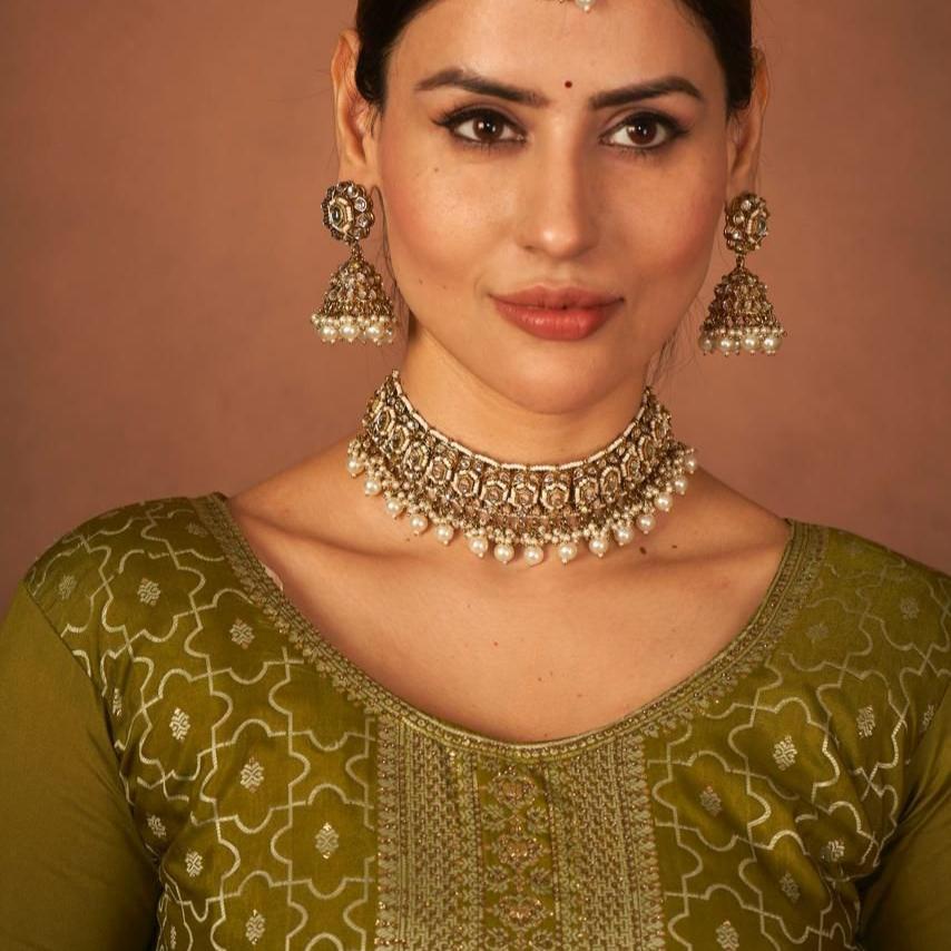 Debina Kundan Necklace Set - Golden
