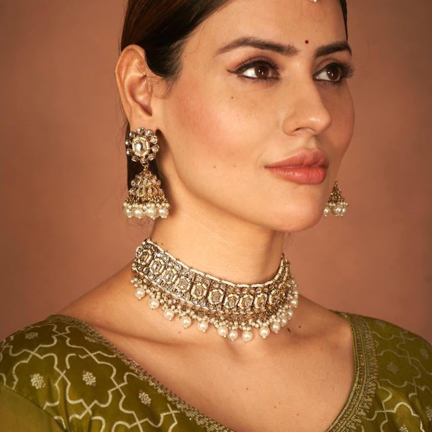 Debina Kundan Necklace Set - Golden