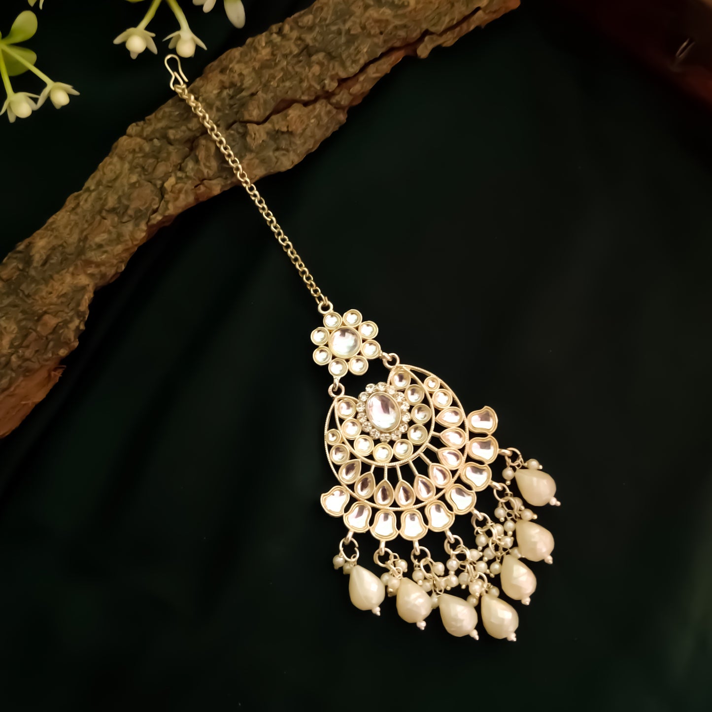 Vritika Kundan Maang Teeka