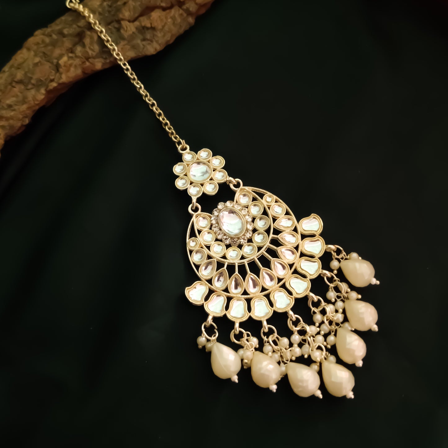 Vritika Kundan Maang Teeka