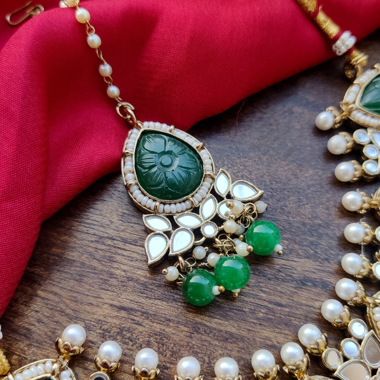 ANUPAMA MIRROR & CARVED STONE NECKLACE SET - GREEN