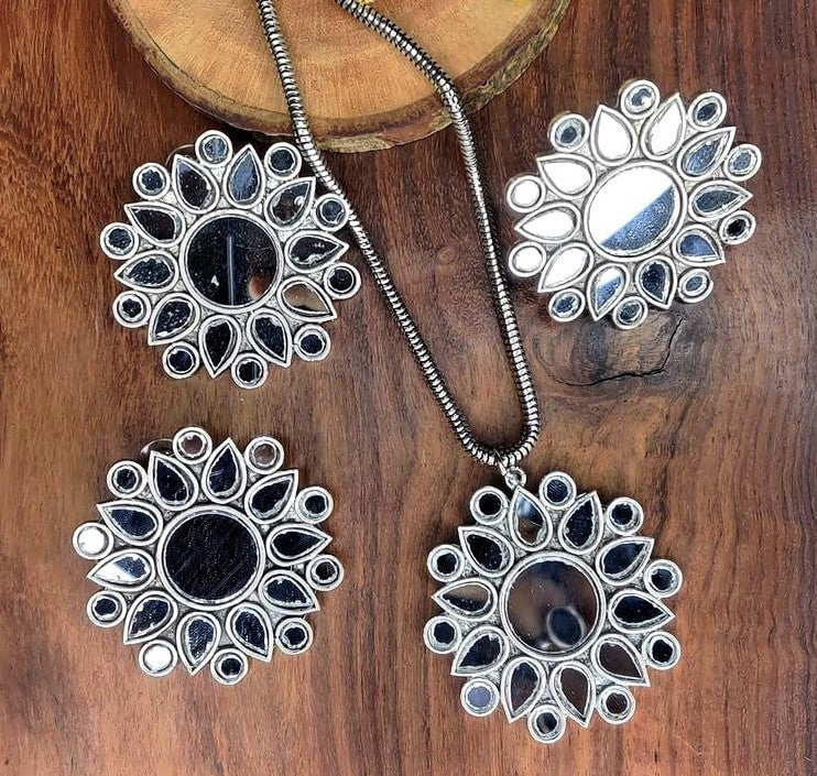 ROUND GLASS PENDANT SET WITH EARRINGS AND ADJUSTABLE RING