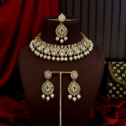 Kumud Kundan Necklace Set - Golden