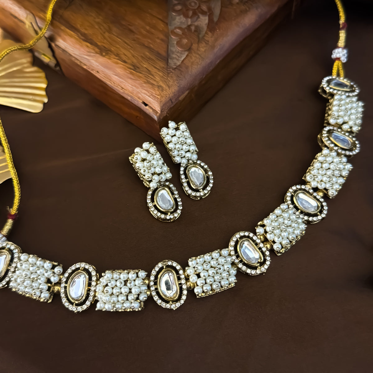 Golden Twisha Kundan Ganthan Choker Necklace Set