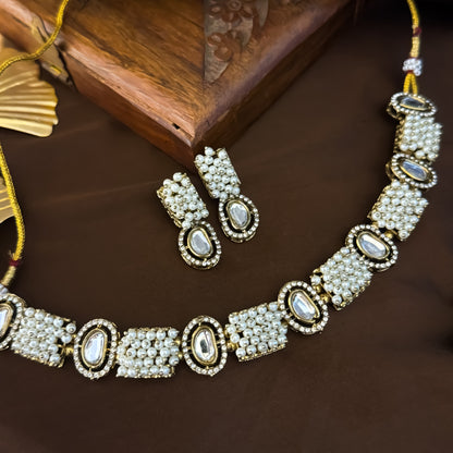 Golden Twisha Kundan Ganthan Choker Necklace Set