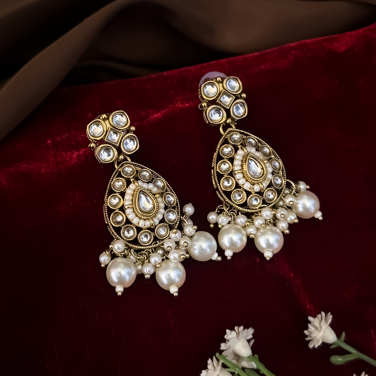 Golden Pallavi Kundan Choker Necklace Set