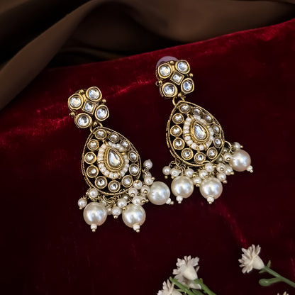Golden Pallavi Kundan Choker Necklace Set