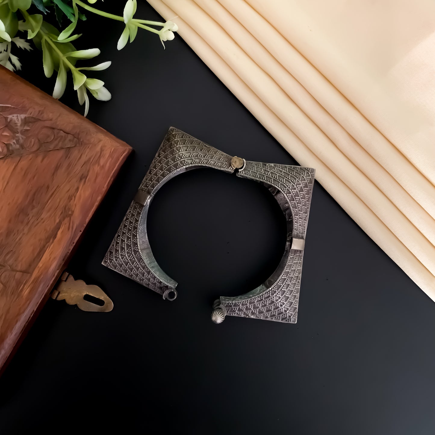 Rasika Craved SLA Openable Bracelet/Kada