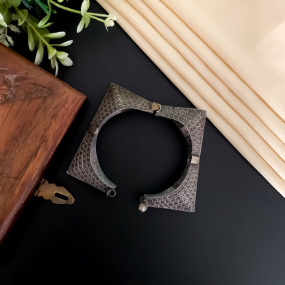 Rasika Craved SLA Openable Bracelet/Kada