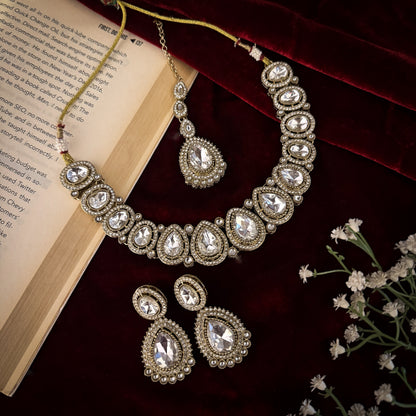 Mannat Royal Kundan Designer Necklace Set - Golden