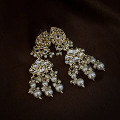 Arveen Pearl Kundan Necklace Set - Golden