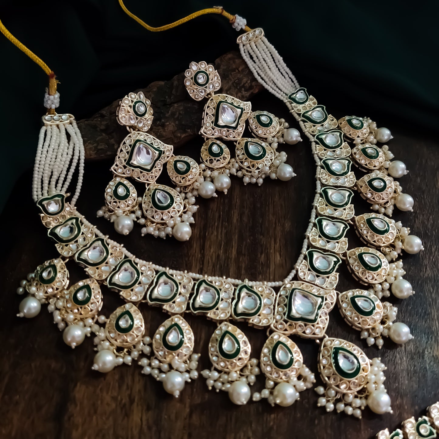 Niharika Kundan Necklace Set - Golden
