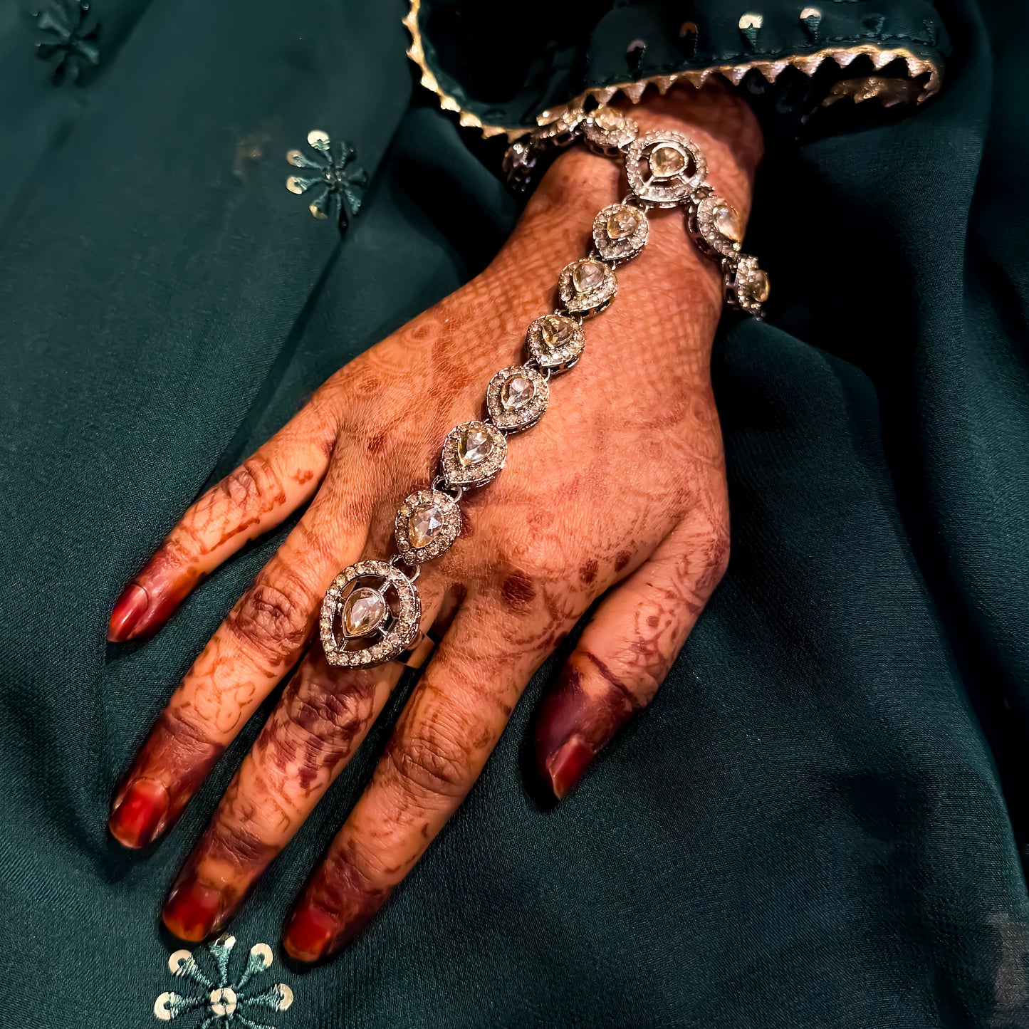 Kishana Stone Work Haathphool (Pair) - Golden