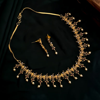 Aahna Minimal AD Necklace Set