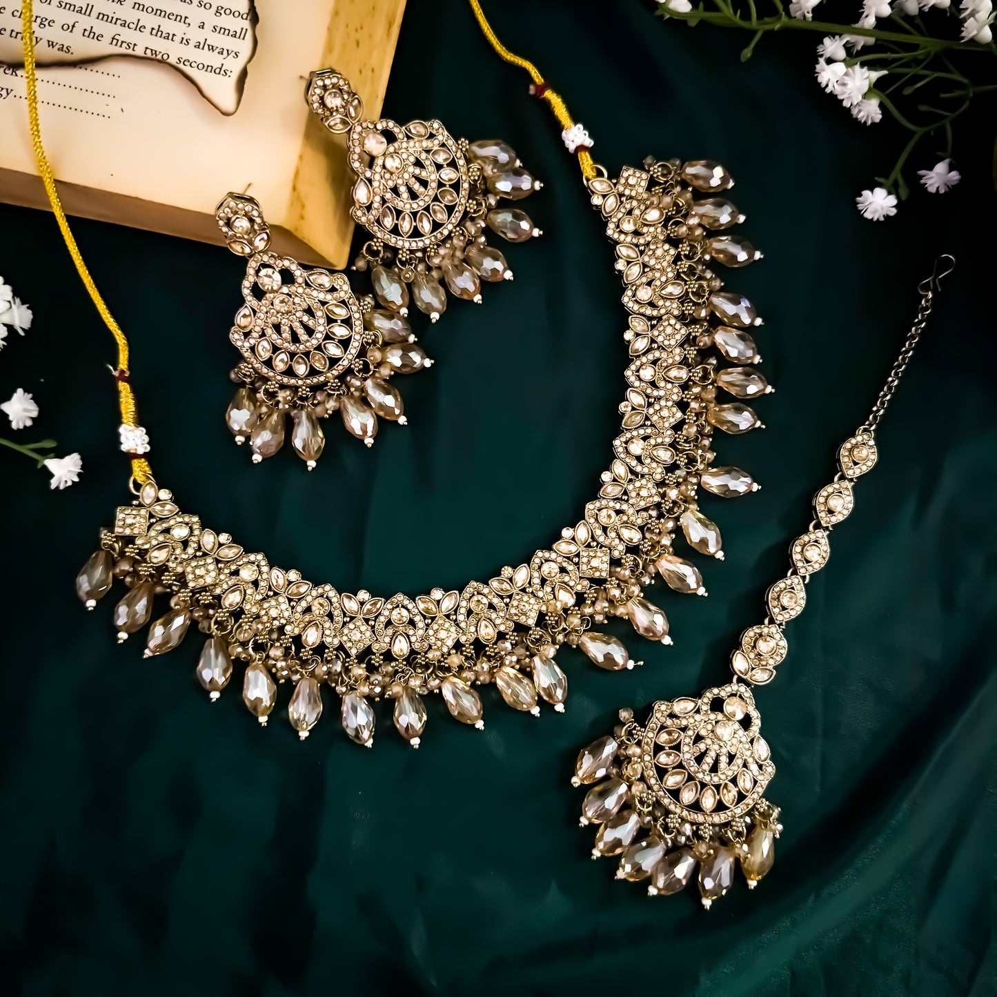 Kunja Jadau Necklace Set - Golden