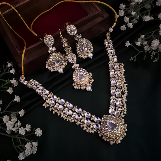 Bela Royal Kundan Necklace Set - Golden