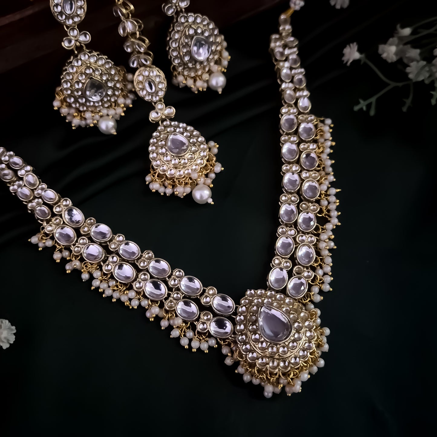 Bela Royal Kundan Necklace Set - Golden