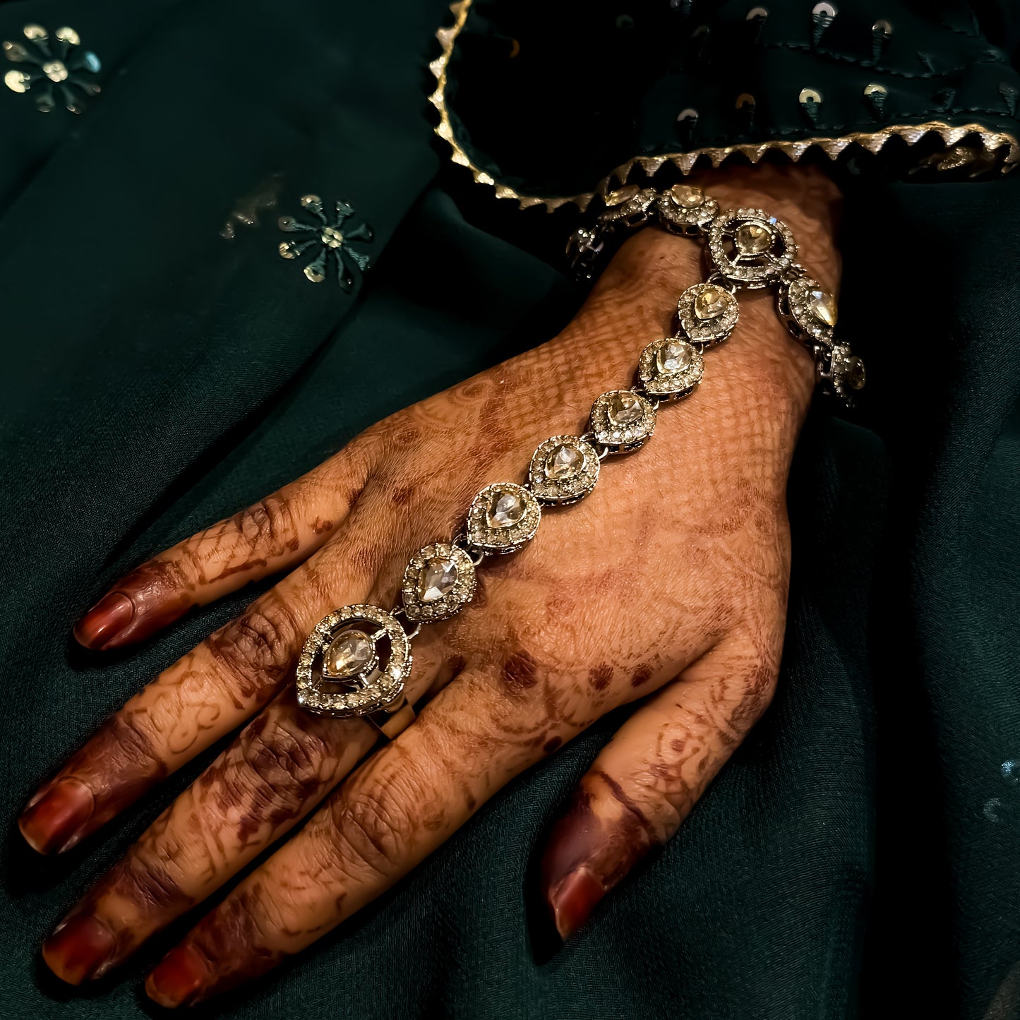 Kishana Stone Work Haathphool (Pair) - Golden