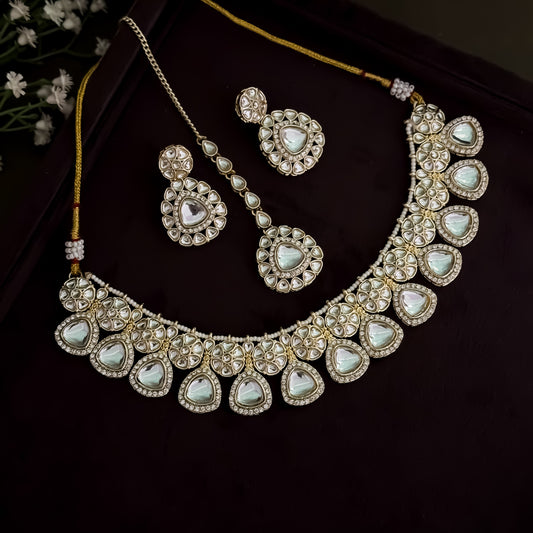 Hemakshi Golden Kundan Neckalce Set with Earrings& Teeka