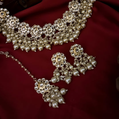 Ravneet Dabi Kundan Necklace Set - Golden
