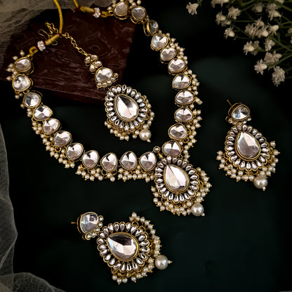 Saundarya Royal Kundan Necklace Set - Golden