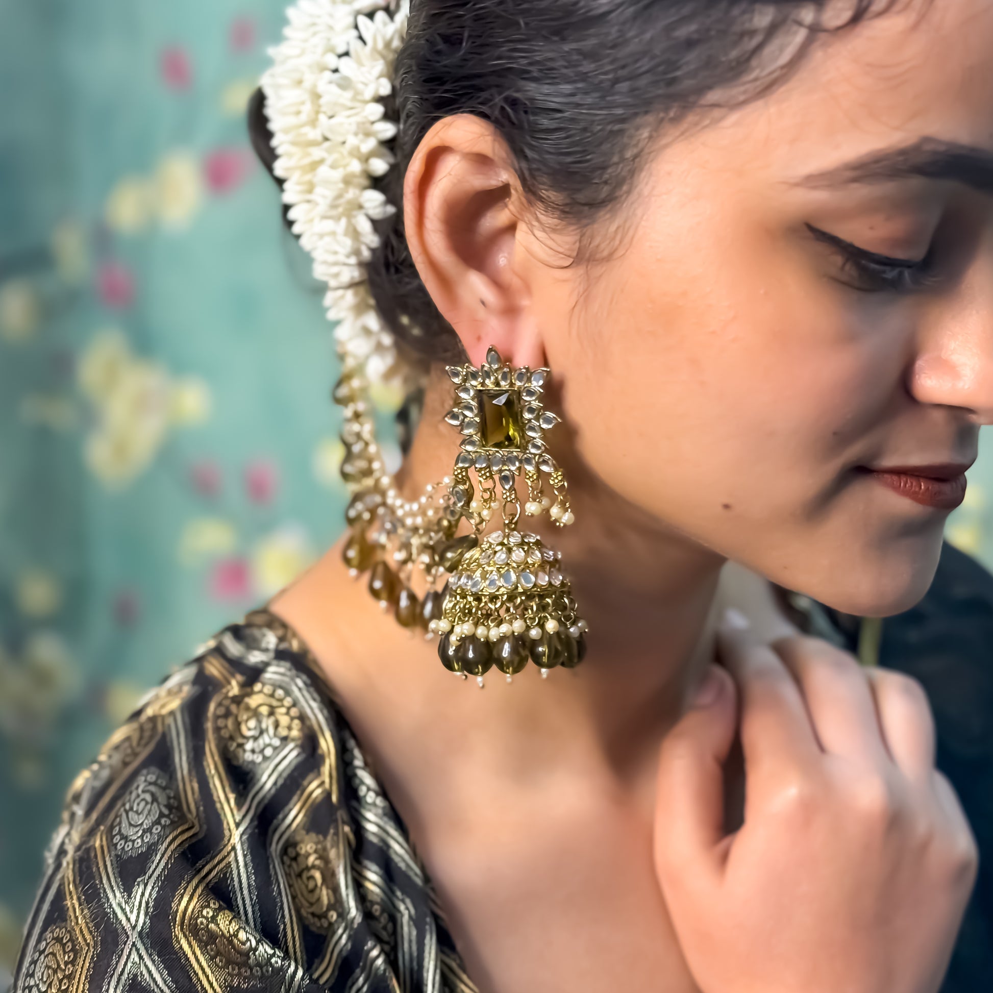 Manavi Mirror Jhumka with Teeka & Sahara- Mehendi Green