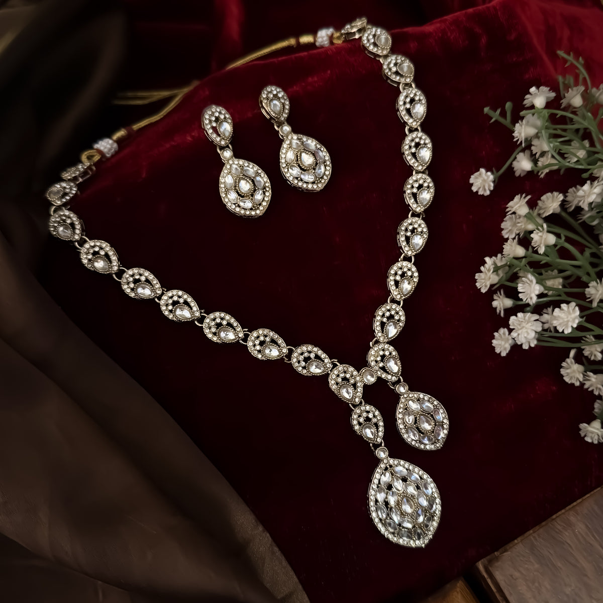 Golden Dhrishya Kundan Necklace Set