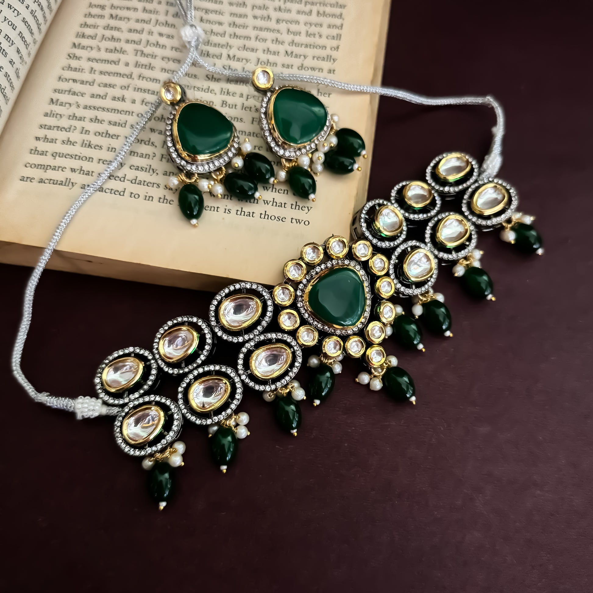 Devyani Kundan Necklce Set-Green