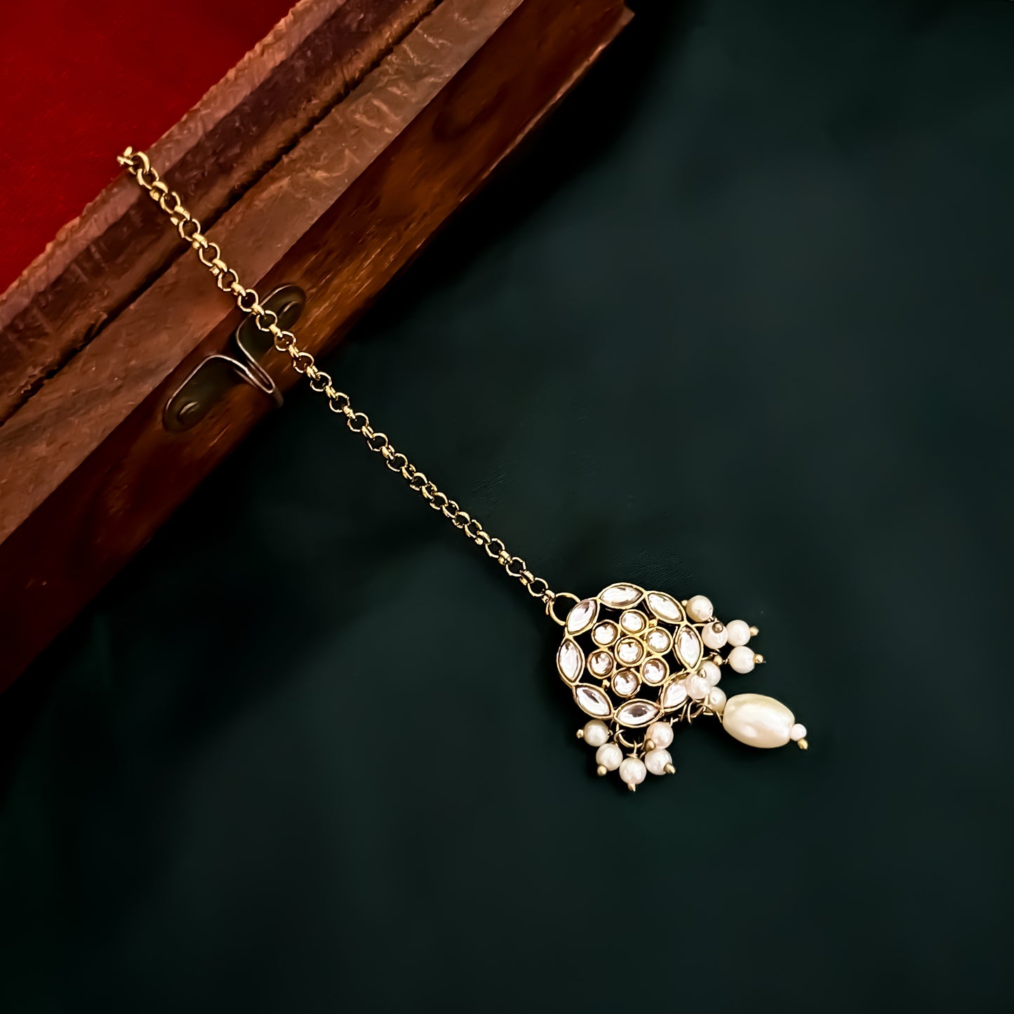 Mitali Kundan Sleek Golden Necklace Set with Earrings & Teeka