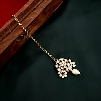 Mitali Kundan Sleek Golden Necklace Set with Earrings & Teeka