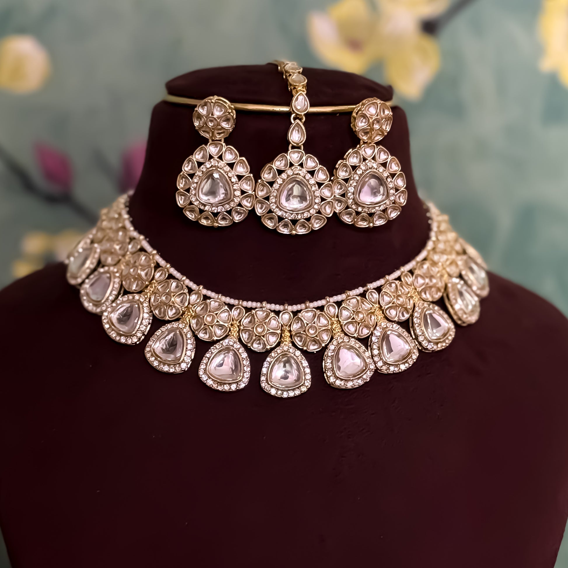Hemakshi Golden Kundan Neckalce Set with Earrings & Teeka