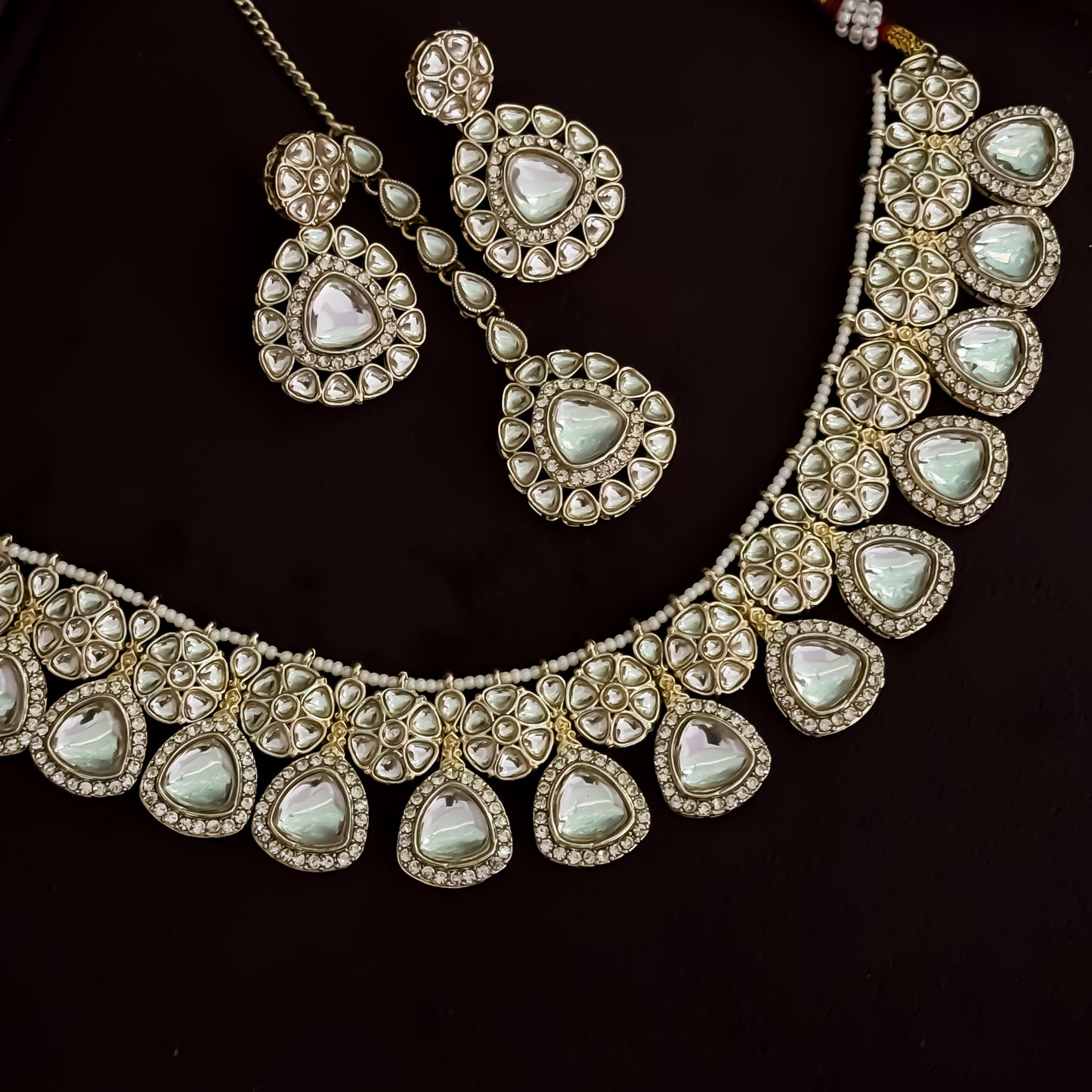 Hemakshi Golden Kundan Neckalce Set with Earrings & Teeka