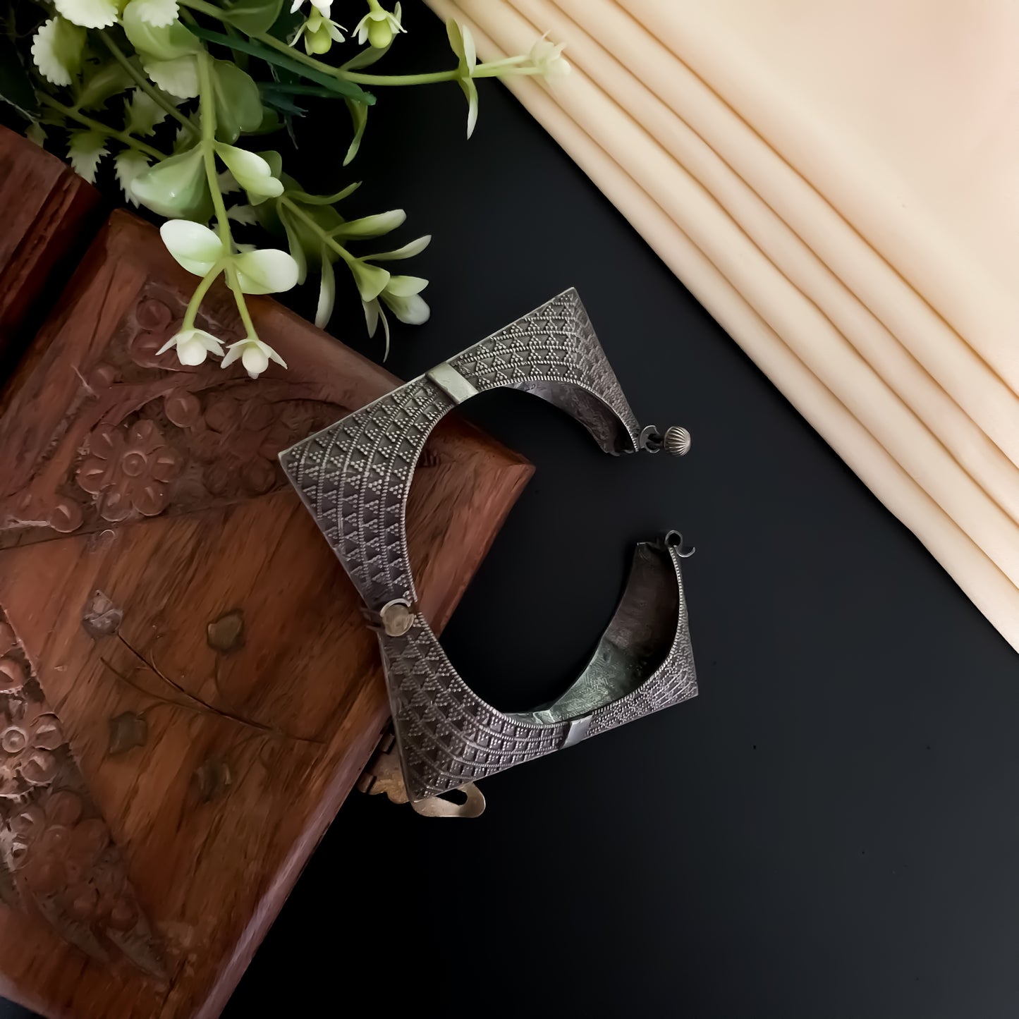 Rasika Craved SLA Openable Bracelet/Kada