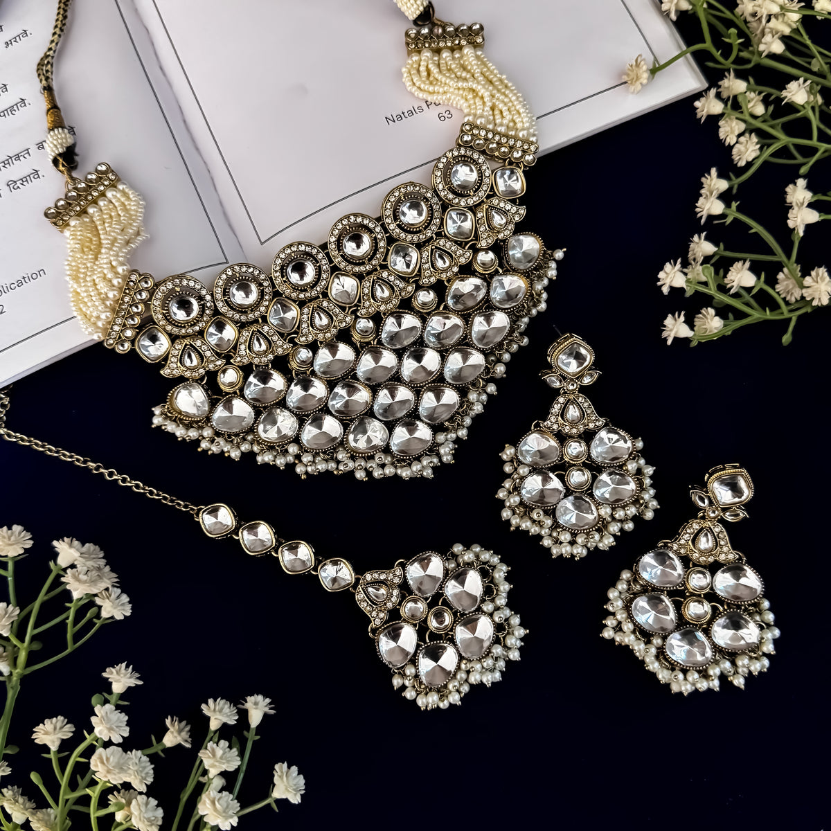 Golden Maahika Premium Necklace Set