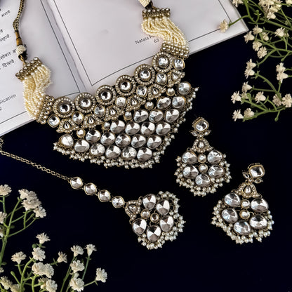 Golden Maahika Premium Necklace Set