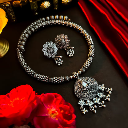 Harshina Hasli Necklace Set