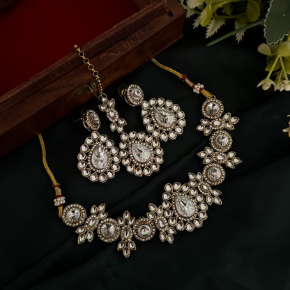 Israt Kundan Necklace Set - Golden