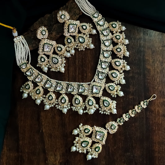 Niharika Kundan Necklace Set - Golden