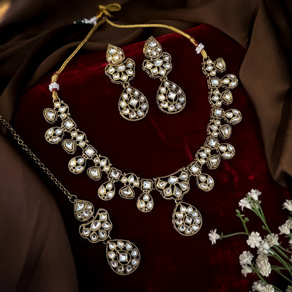 Golden Suzanne Kundan Necklace Set