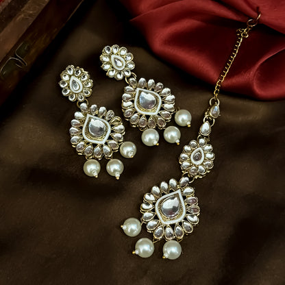 Kumud Kundan Necklace Set - Golden