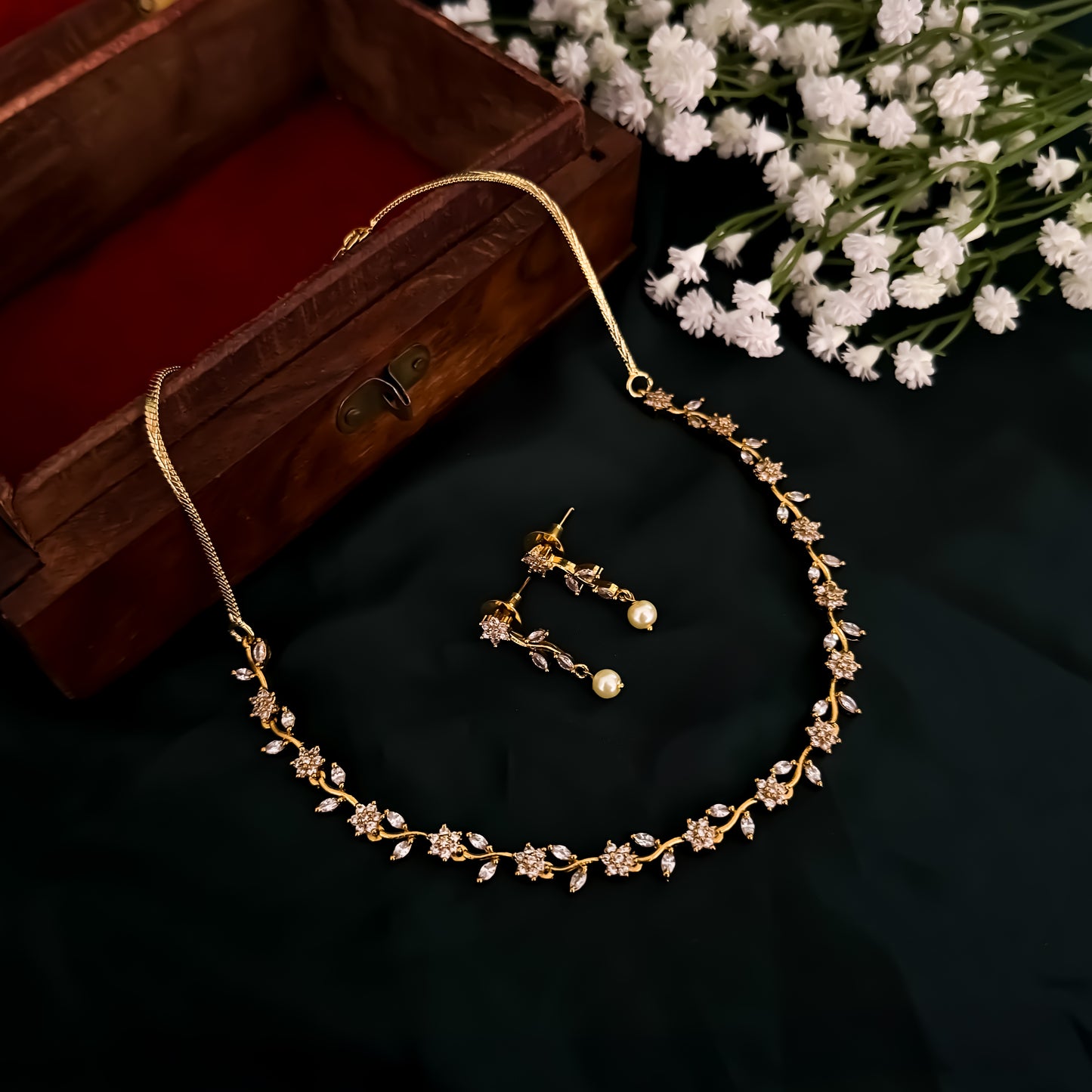 Petals Diamond Minimal AD Necklace Set